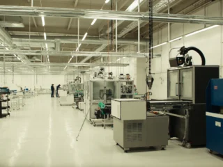 Spritzguss-Kunststoffverarbeitung mit Großkunden und automatisierter Fertigung